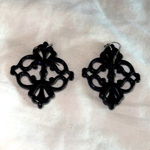 Yeah baroque black resin earrings
